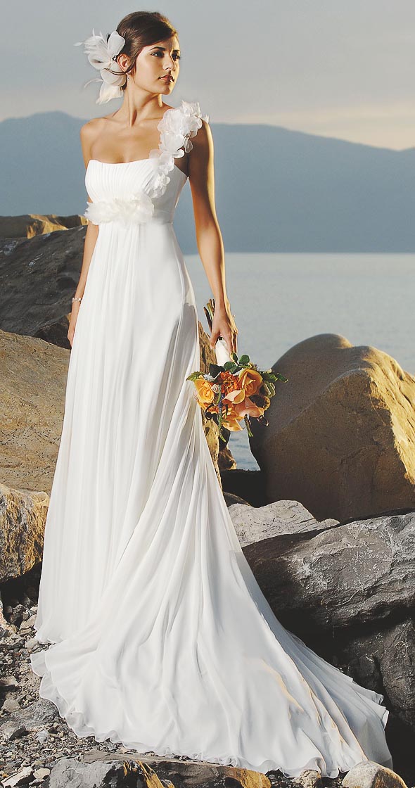 легкое и нежное свадебное платье для церемонии на берегу моря, озера, океана